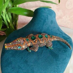 HEIDI DAUS
Crystal pin & brooche Brooch Pin